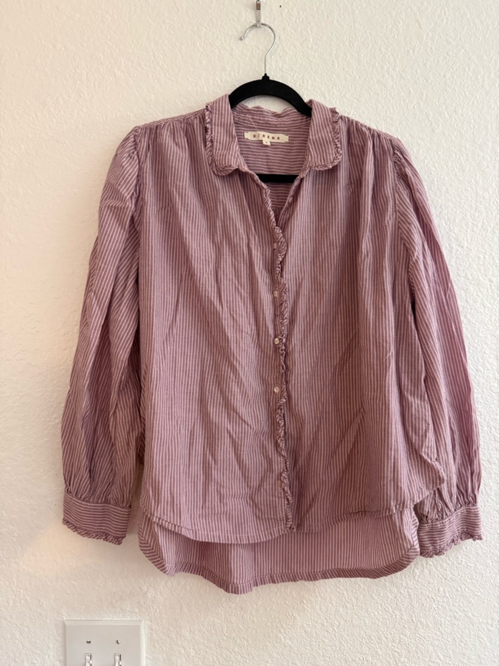 Xirena Hale Shirt in Beach Bum - Picture 3 of 5